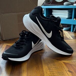 Nike Revolution 7 Black and White Running Shoes